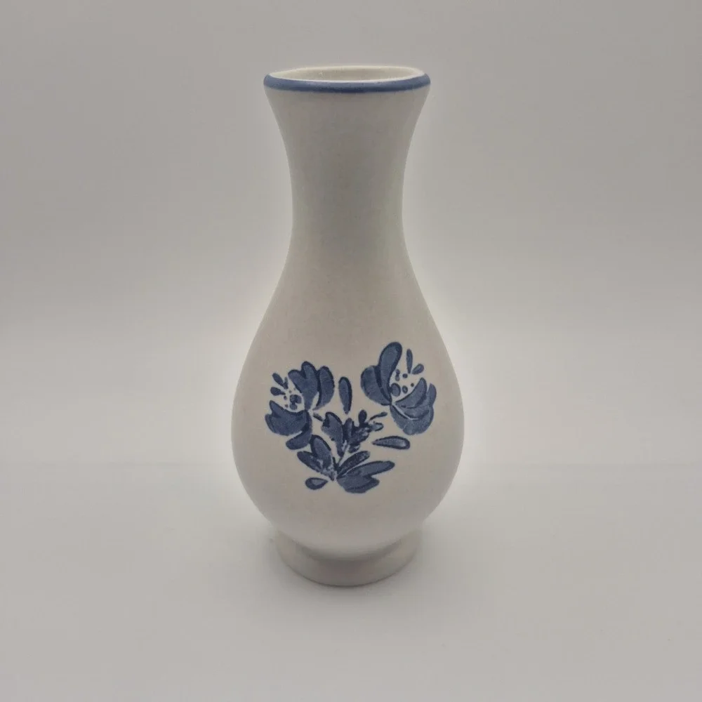 Pfaltzgraff Yorktowne Stoneware Mini Bud Flower Vase w/Blue Flower & Trim 5-¼